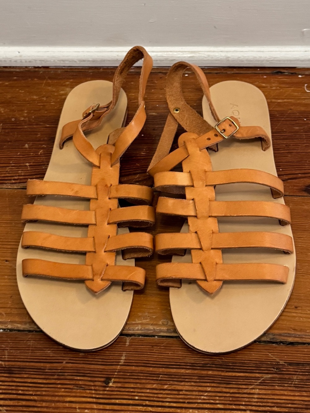 AQUA Made in Italy Tan Leather Low Gladiator Sandals 10